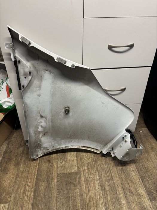 Błotnik lewy przód Renault Trafic III, Takento 14-> biały, do założeni