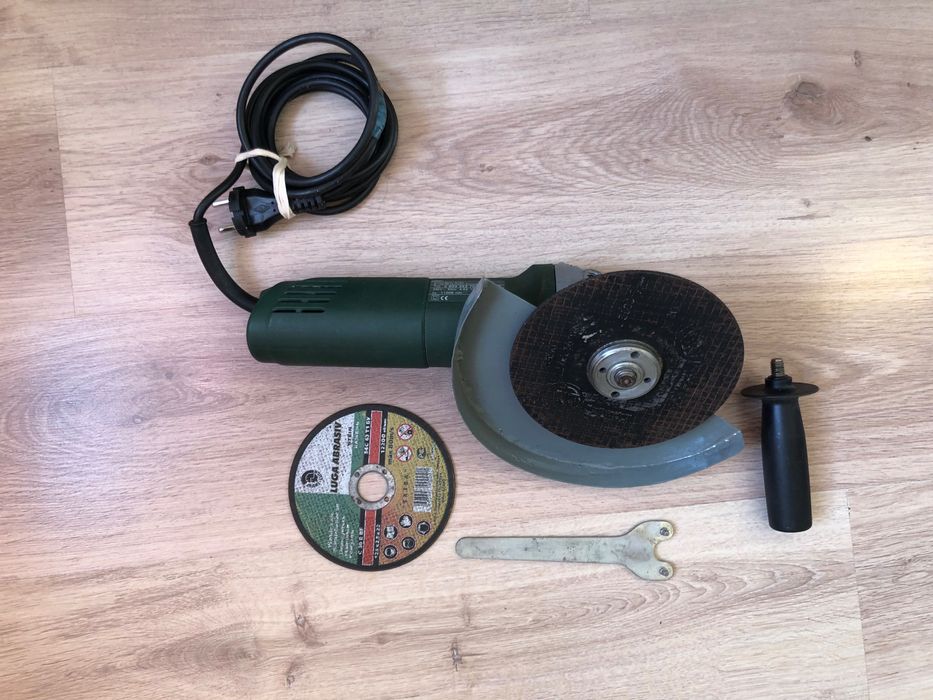 Угловая шлифовальная машина болгарка Bosch 820 ( 1020 Вт ), Германия