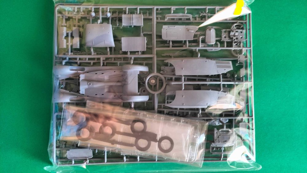 Escala 1:35 - Assassinato de Reinhard Heydrich em 1942 - Em plástico e resina, com carro e figuras. Compatível com kits Tamiya, Dragon, etc.