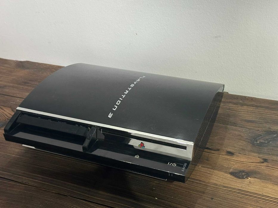 Playstation 3 Fat - model CECHC04 -> możliwość odtwarzania gier z PS1, PS2, PS3.