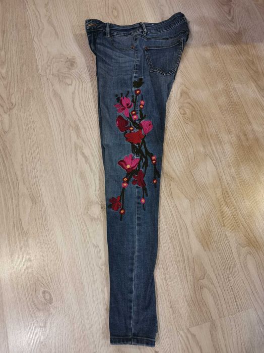 Spodnie jeansowe z motywem kwiatowym VivaCouture 36