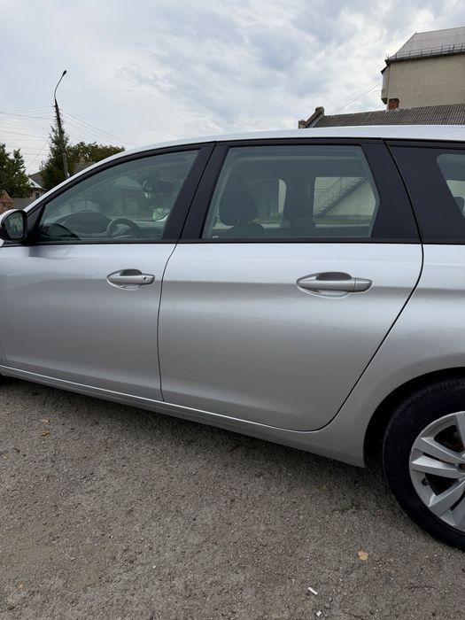 Продаю власне авто Peugeot 308 2014 1.6d