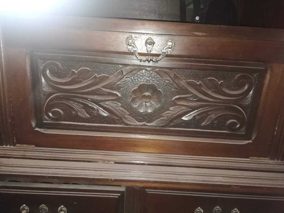 Armário de sala antigo