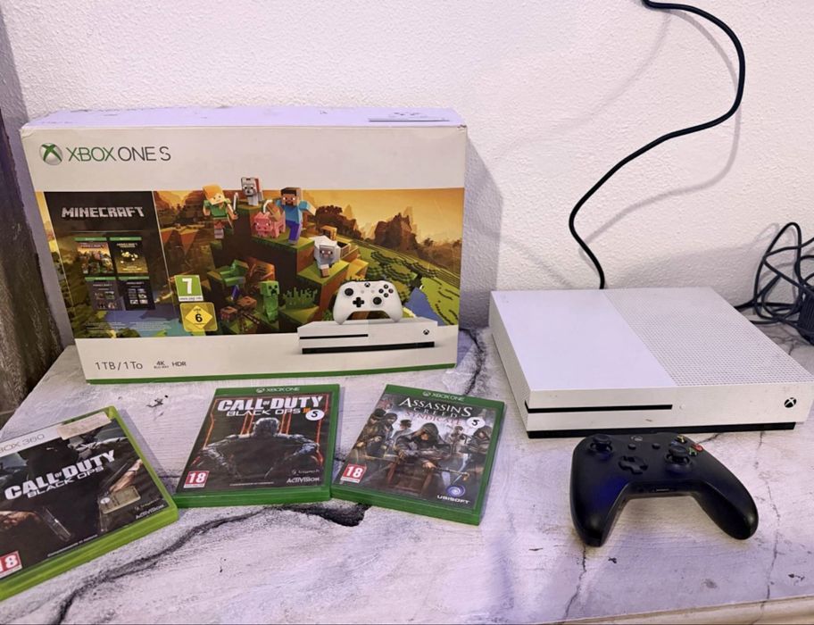 Xbox One S 500 GB com Caixa + 3 Jogos