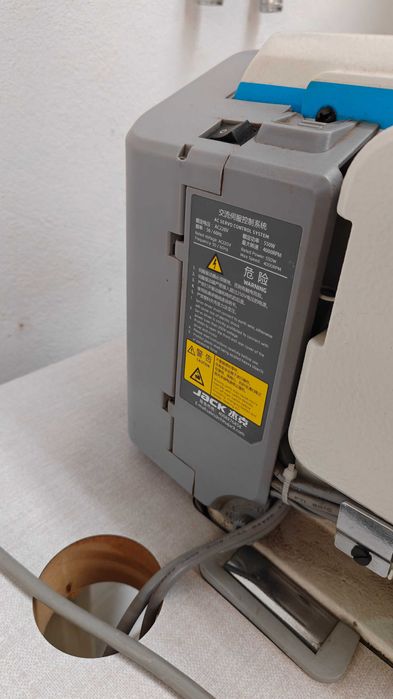 Máquina de costura industrial eletrónica de ponto preso JACK A6F