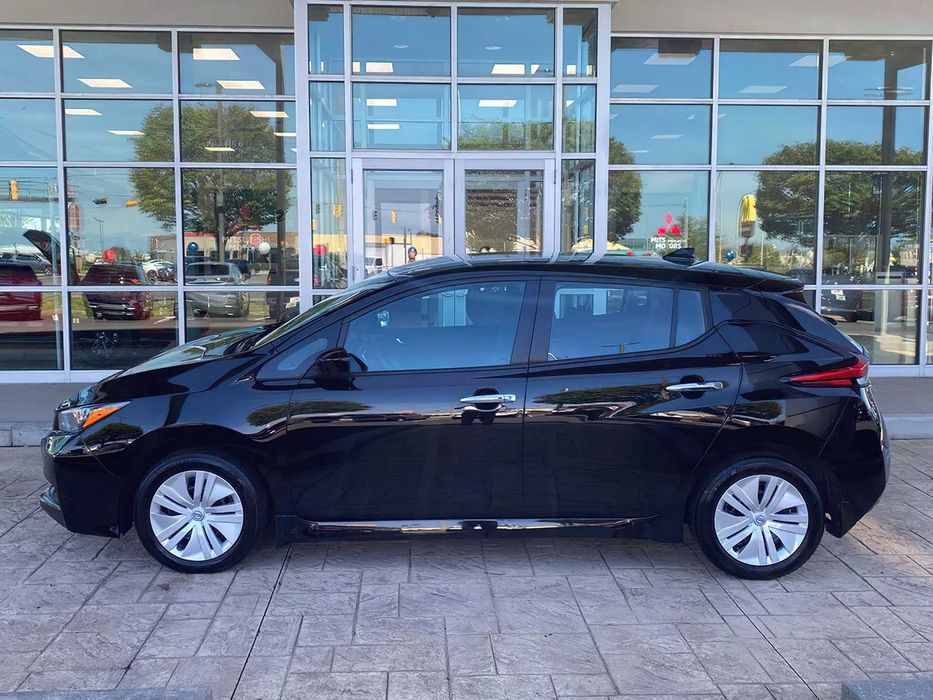 Nissan LEAF      2023