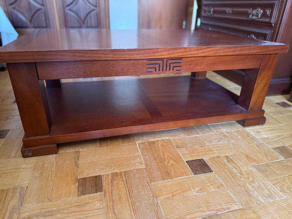 Mesa de Centro 2 Níveis - Mogno - Motivo Geométrico Entalhado - Bom Estado