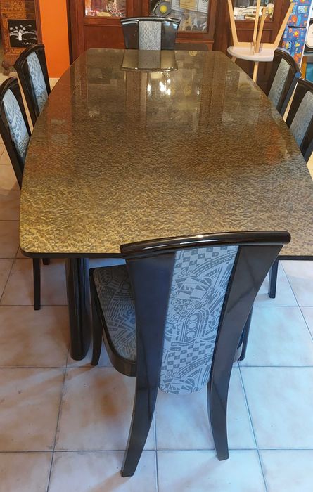 Mesa lacada a preto e 6 cadeiras