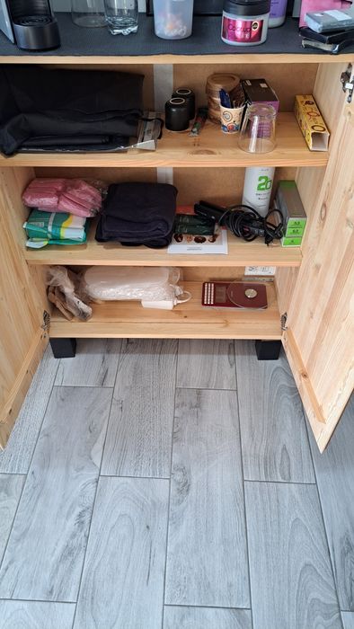 Móvel de apoio  em pinho