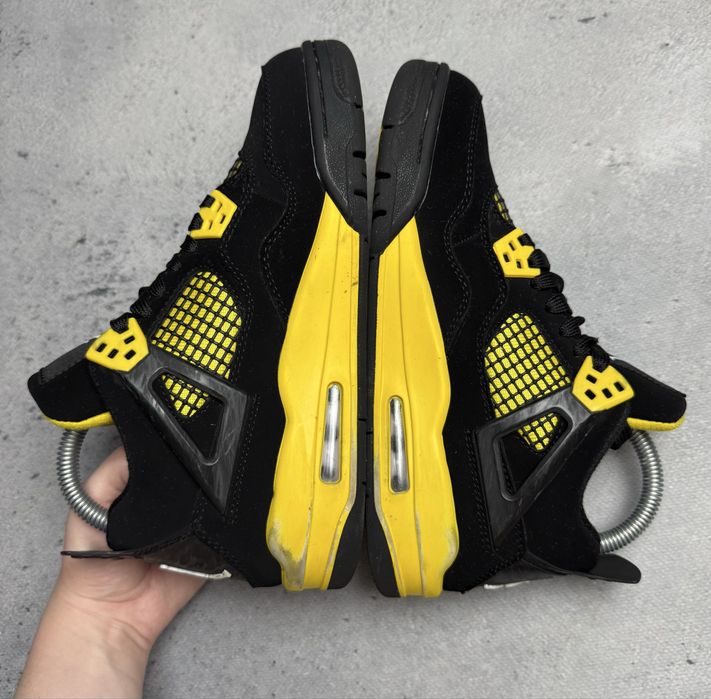 Nike Sneakersy Air Jordan Retro 4 Thunder Czarny