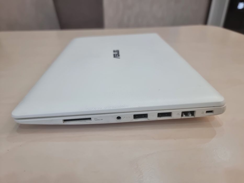 Asus X200CA  11,6 дюйма. Бу/робочий