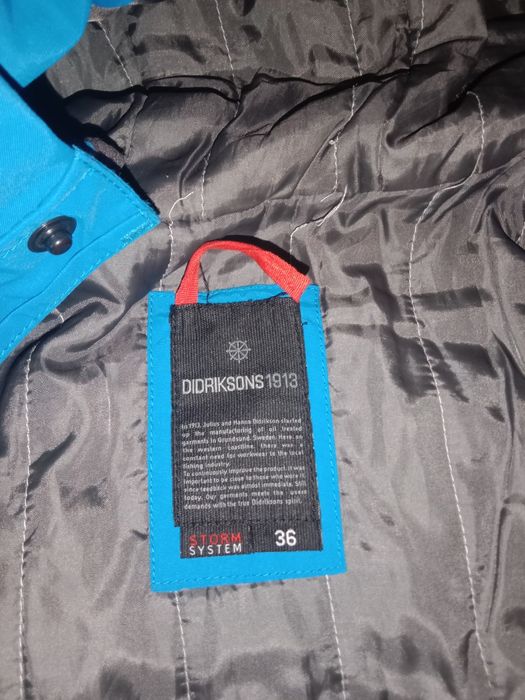 Продаю осінню водонепроникну Шведську спортивну куртку