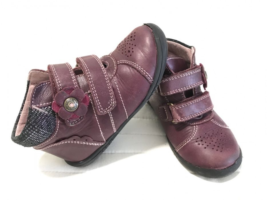 Various Girls' Shoes Size 24–25