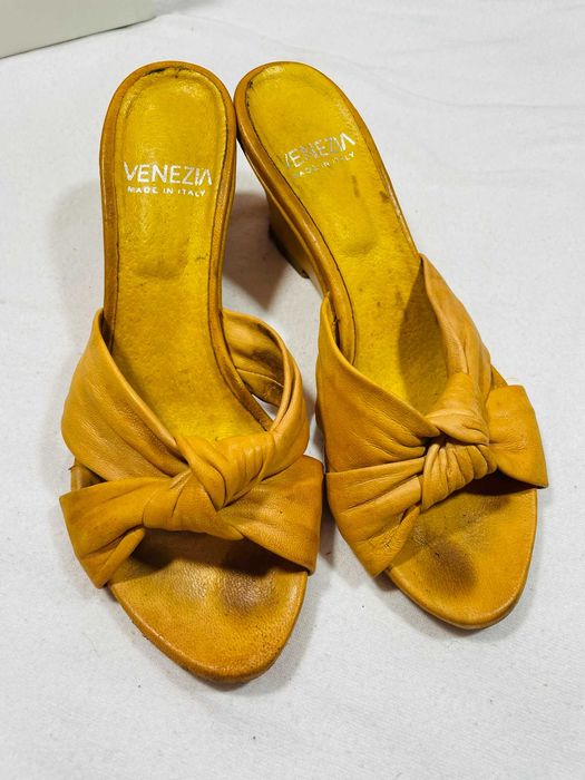 Venezia żółte na obcasie ze skóry 36