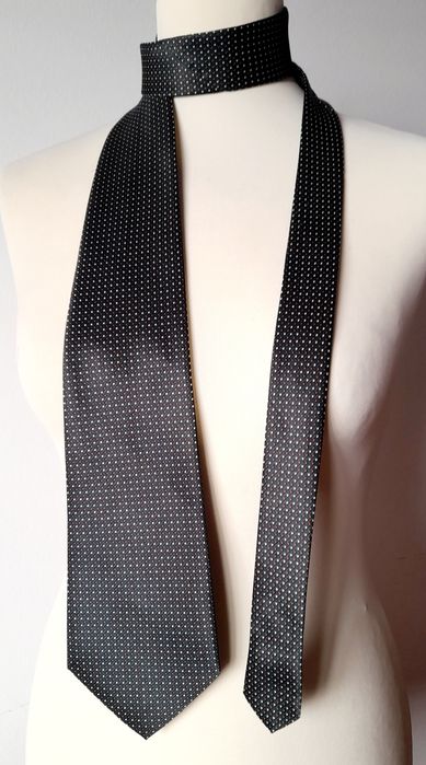 Gravata Mercedes, em seda natural. Como nova.