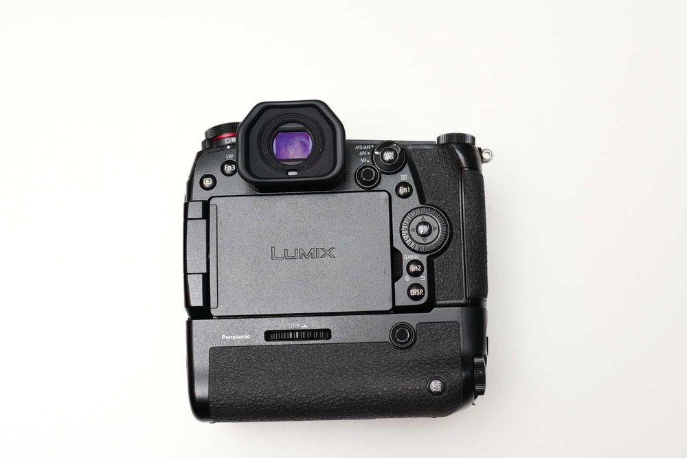 Panasonic Lumix G9 + grip + 4 aku