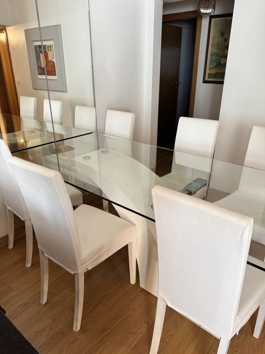Mesa com 6 cadeiras