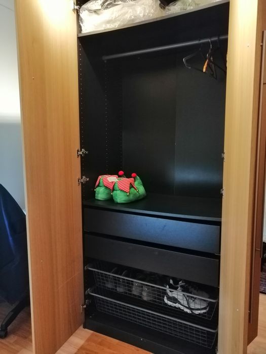 Roupeiro moderno muito espaçoso