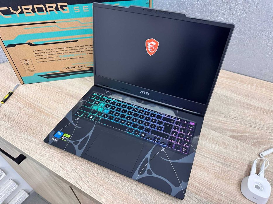 іНоваційний Ігровий Ноутбук MSI Cyborg 15.6" B2RWFKG 144Hz/Intel Core 7-240H (10Ядер 14Пот)/16Гб DDR5/1TB SSD/nVidia RTX 5060 GDDT7 8Gb/Новий/Потужний