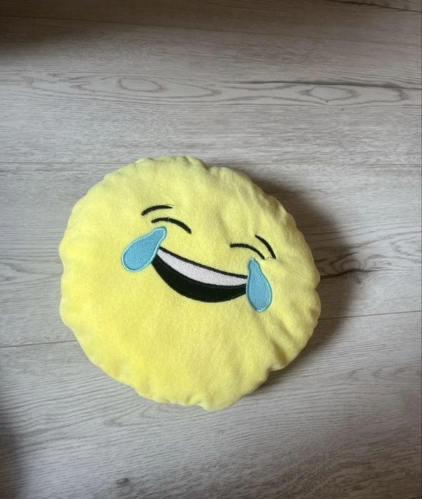 mala poduszka ozdobna emotka smiejaca sie