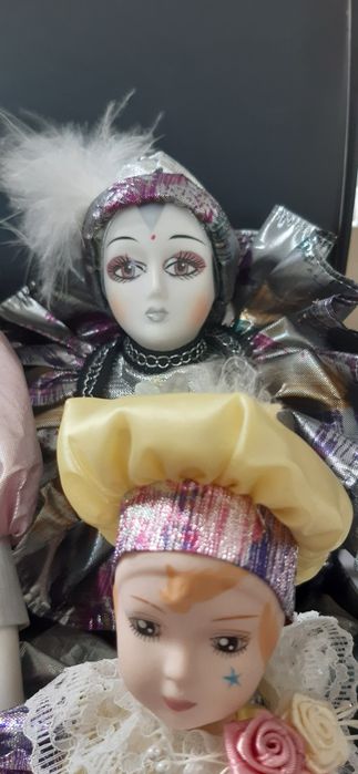Coleção de bonecas de porcelana