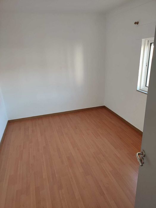 T1 Remodelado com AC, Pátio e Churrasqueira (Água incluída)
