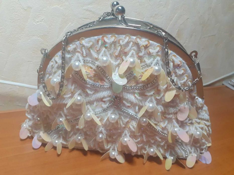 Сумочка  невесты и перчатки