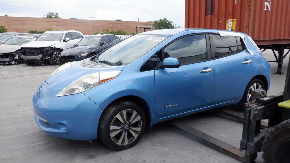 Nissan Leaf Ниссан Лиф 12 13 14 15 16 17 18 бампер с разборки