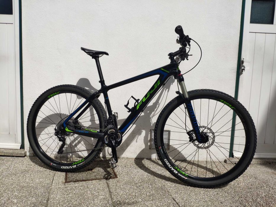 Bicicleta Fuji Carbono 29” – Deore XT & Manitou
