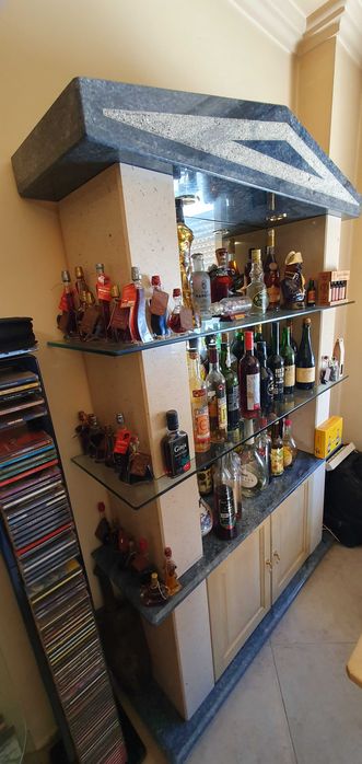 Movel de sala,bar e mesa de centro em pedra marmore e vidro