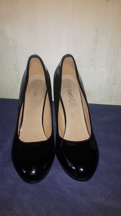Buty damskie na obcasie