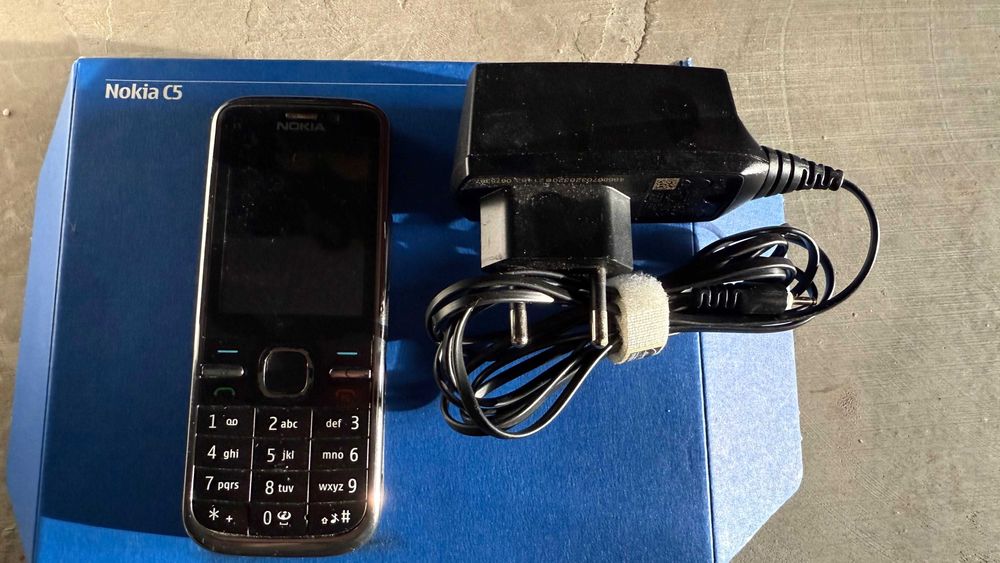 Diversos telemóveis ikimobile e Nokia e acessórios