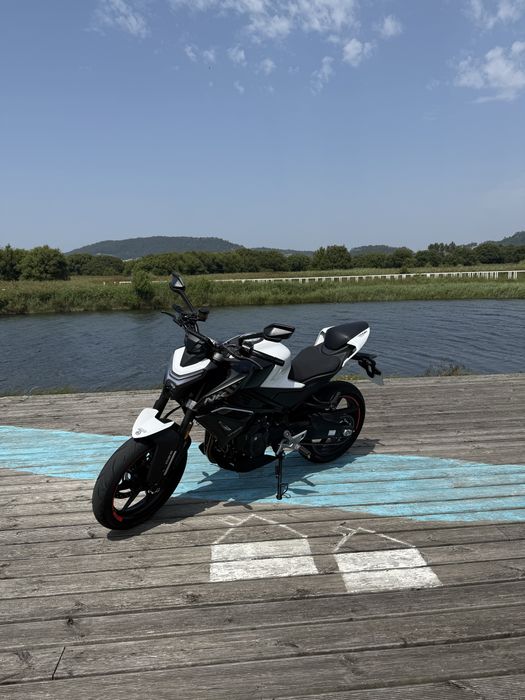 CFMOTO 450NK.