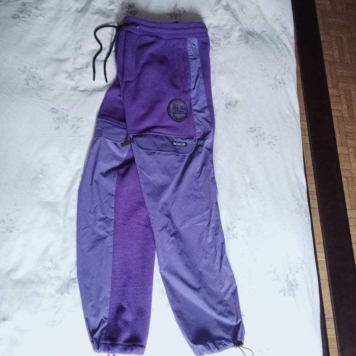 Штани на флісі Pull and bear,з рефлективним покриттям.