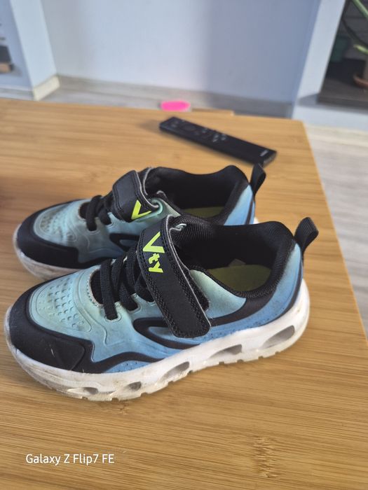 Buty dla chlopca świecące 27