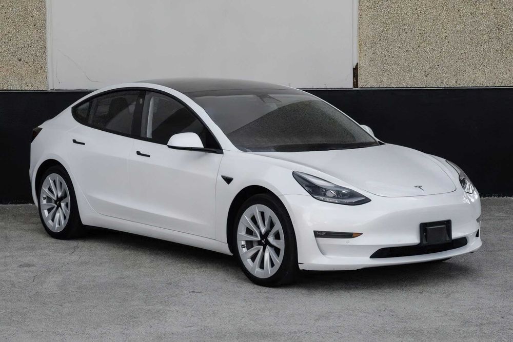 Tesla Model 3 Long Range      2022