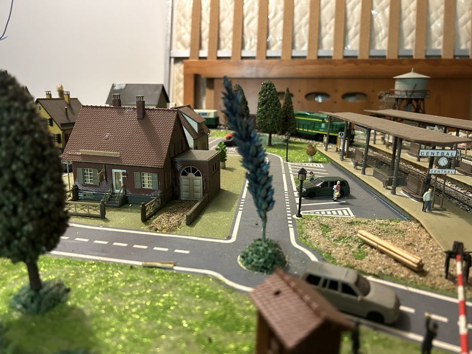 Maquete de estação de comboios e cidade