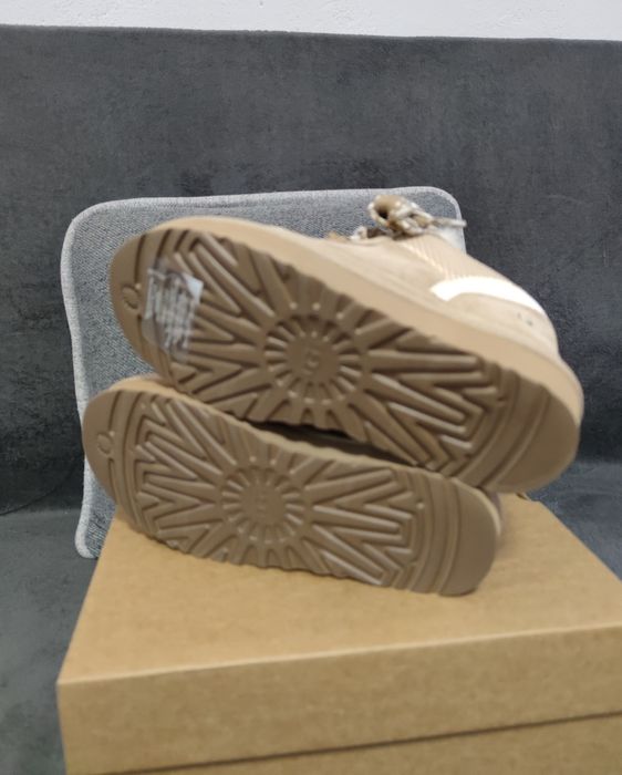 UGG Lowmel Sand 38