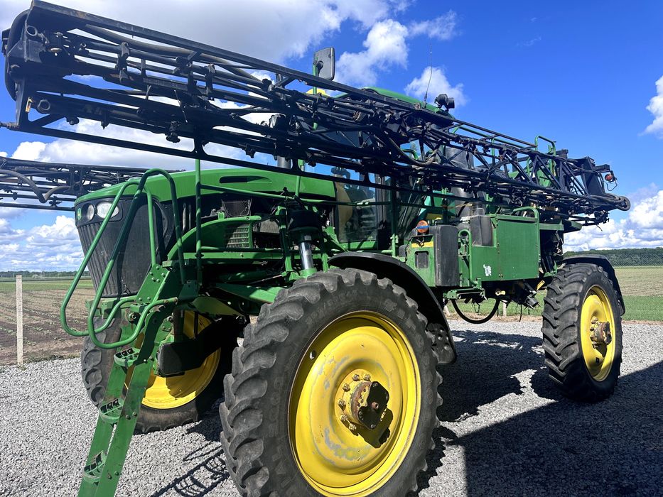 Самохідний оприскувач John Deere 4730