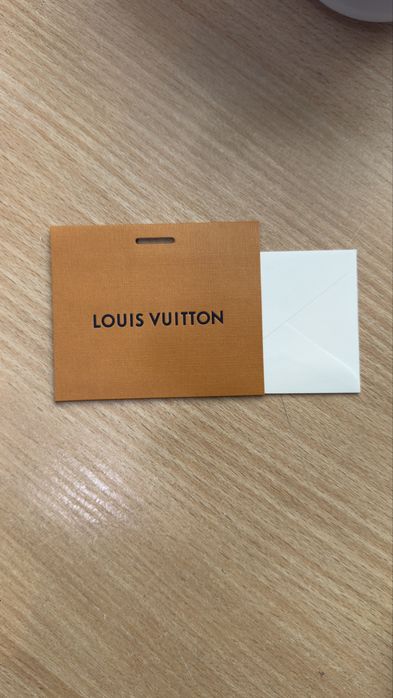 Коробка Louis Vuitton