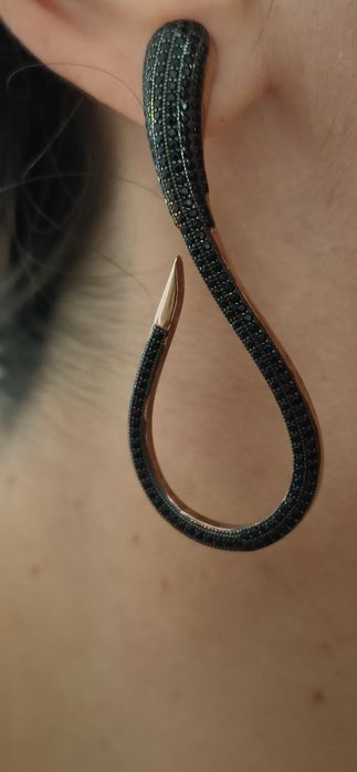 Brincos cobra em prata com zircónias pretas