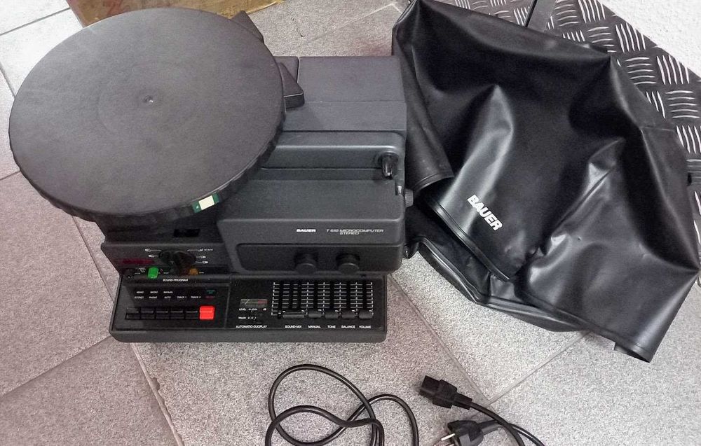 Projetor de Cinema Super 8 / Single 8 Bauer T 610 Microcomputer Stereo + Acessórios