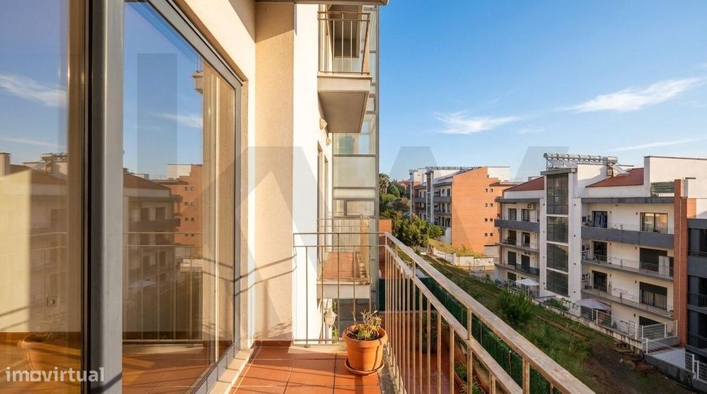 T2 Quinta da Borleteira: Luminosidade, Áreas Generosas e Garagem Box