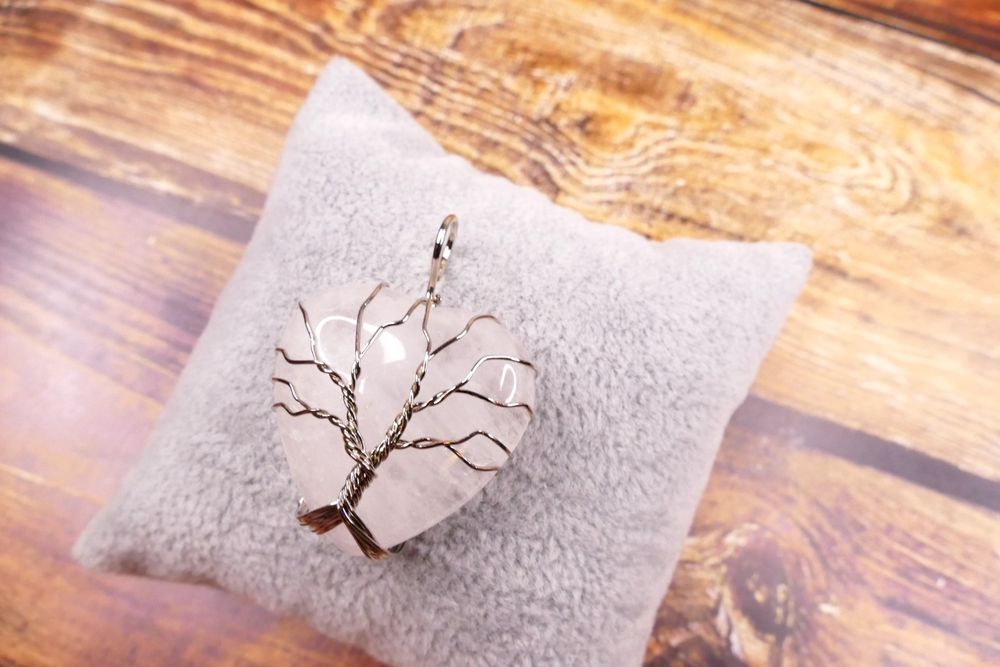 Wisiorek amulet z kryształem górskim, drzewo życia