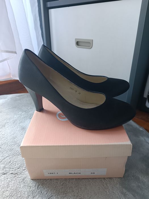 Buty damskie rozmiar 39 czarne słupek 8cm