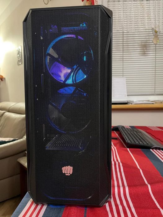 komputer gamingowy stacjonarny