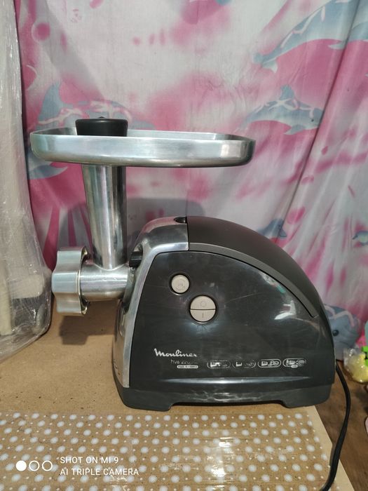 электрическая мясорубка Moulinex серии HV8