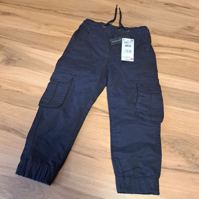 Reserved 110 spodnie jogger