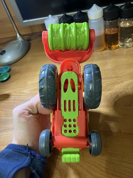 Samochodzik zabawka:traktor Play-Doh,stan bdb