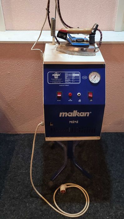 Парогенератор с утюгом malkan mini. Мощность 3.6KW , обьем 7л.